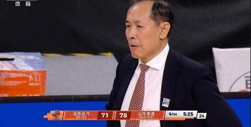 北京遭绝杀揪出最大罪人！拿600万半场1分，被人隔扣恼羞成怒+吃T